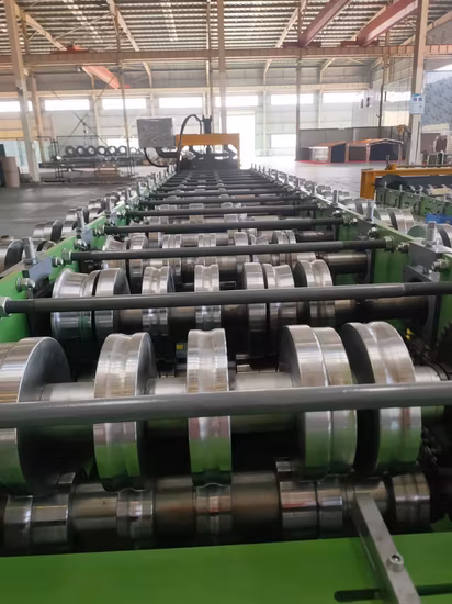 Macchina per la formatura di rotoli di pannelli per coperture Ibr in lamiera di aggraffatura portatile
